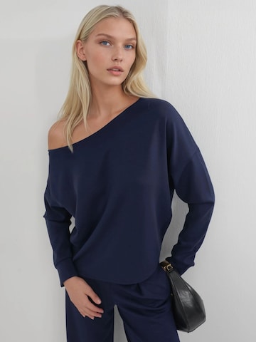 Busem - Sweatshirt em azul: frente