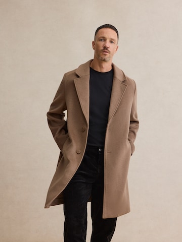 DAN FOX APPAREL - Sobretudo meia-estação 'Frederik' em castanho: frente