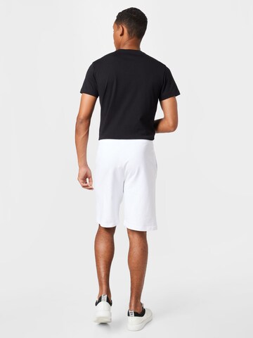 Regular Pantaloni de la Calvin Klein pe alb