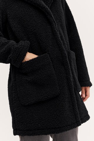Cappotto invernale 'CANTO' di b.young in nero