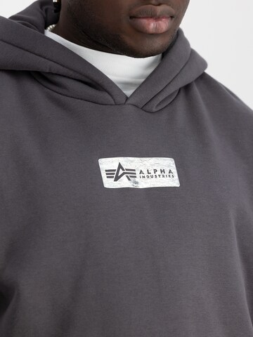 ALPHA INDUSTRIES Sweatshirt i grå