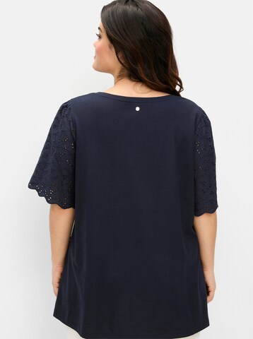 Tricou de la SHEEGO pe albastru