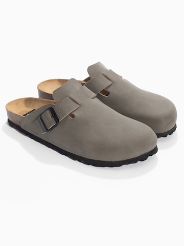 Mule 'Mook' Bayton en gris