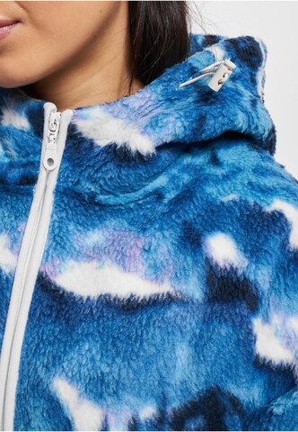 Veste mi-saison 'Clouds' Just Rhyse en bleu