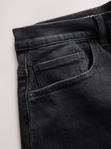 Next Tapered Jeans in Schwarz
