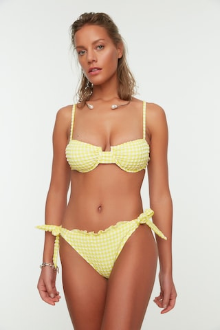 Bas de bikini 'TBESS22BA0074' Trendyol en jaune : devant