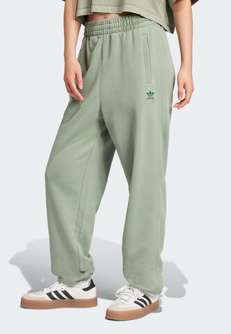 ADIDAS ORIGINALS Tapered Broek 'Essentials' in Groen: voorkant