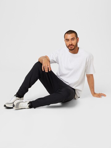 Nike Sportswear Shirt 'Premium Essentials' in Grey
