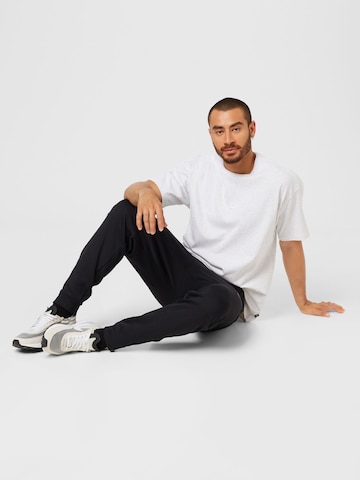 Nike Sportswear Majica 'Essential' | siva barva