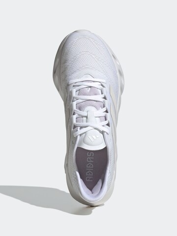 Chaussure de course 'Switch FWD 2' ADIDAS PERFORMANCE en blanc