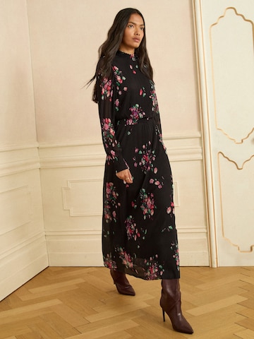 Rochie de la love & roses pe negru