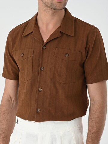 Regular fit Camicia di Antioch in marrone