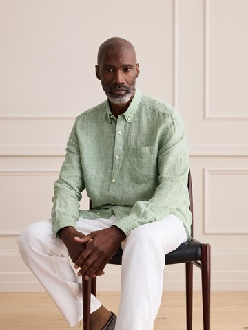 Next Regular Fit Hemd in Grün: Vorderseite