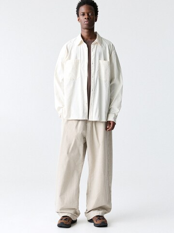 Pull&Bear Wide leg Trousers in Brown: front