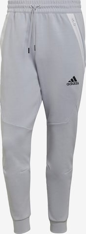 Tapered Pantaloni sportivi di ADIDAS SPORTSWEAR in grigio: frontale