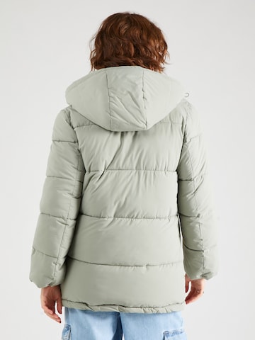 ABOUT YOU - Casaco de inverno 'Hellen' em verde