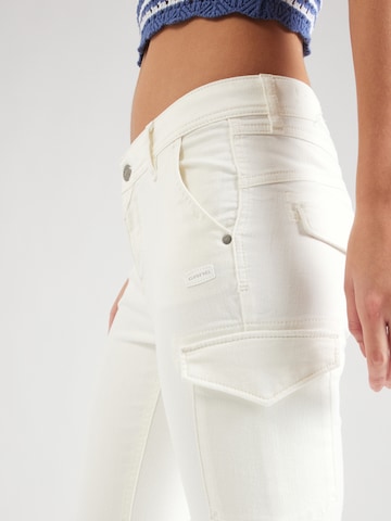 Coupe slim Jeans cargo 'AMELIE' Gang en blanc