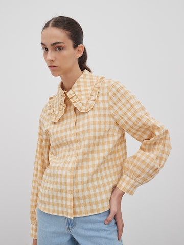 EDITED Blouse 'Elin' in Beige: voorkant