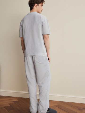 Next - Pijama largo en gris