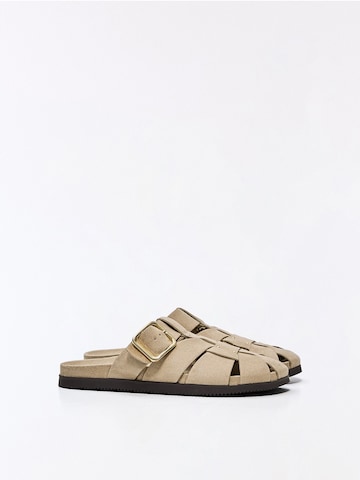 Bershka Nizki natikači | bež barva