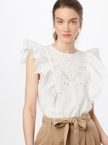 VILA Top in White: front