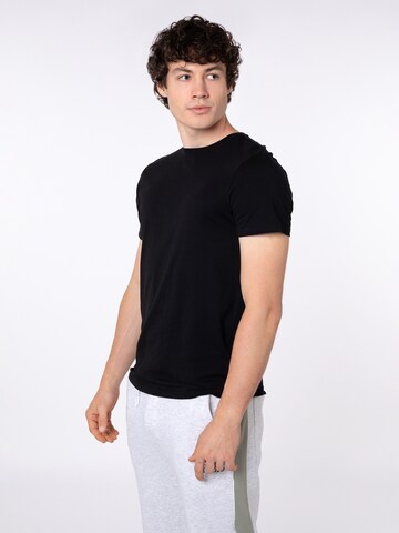 Sublevel Shirt in Black: front