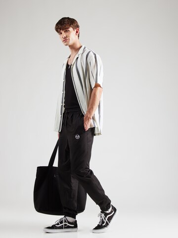 Sergio Tacchini Tapered Hose in Schwarz