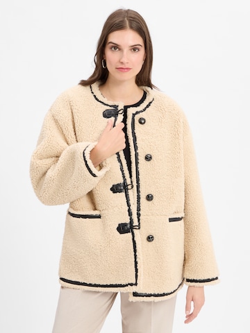 Marie Lund Tussenjas in Beige: voorkant