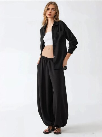 Hiccup Loosefit Hose in Schwarz