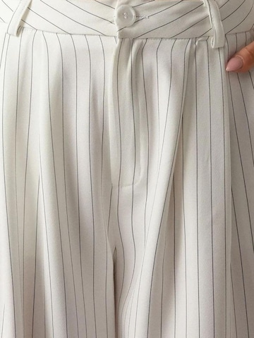 Hiccup Wide leg Pleat-Front Pants in White