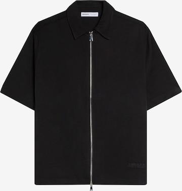 BershkaComfort Fit Košulja - crna boja: prednji dio