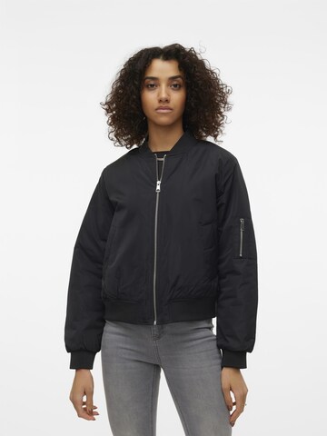 VERO MODA Übergangsjacke 'ZULA' in Schwarz: predná strana