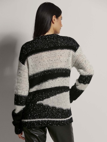 MADELEINE Pullover in Schwarz