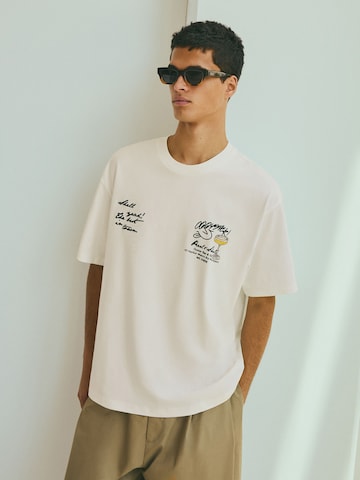 Tricou 'AFFOGATO/OSTRAS' de la Bershka pe alb