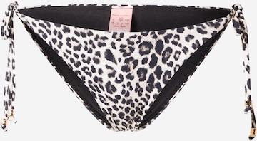 Slip costum de baie 'Luxe' de la Hunkemöller pe alb: față