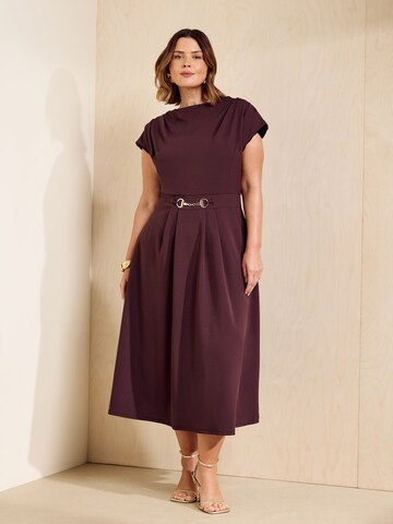 Rochie de la Friends Like These pe roșu