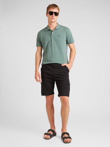 Tricou de la GAP pe verde