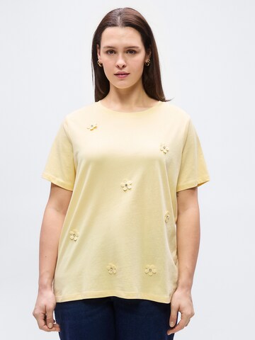 ONLY Carmakoma Majica 'CARZENIA' | rumena barva: sprednja stran