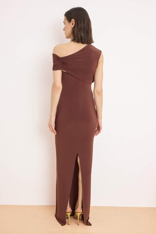 Robe de soirée Trendyol en marron