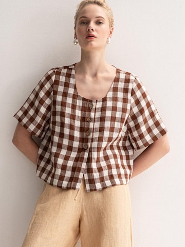 AmourLinen Bluse 'Maeve'‌‌‌‌ in Braun: Vorderseite