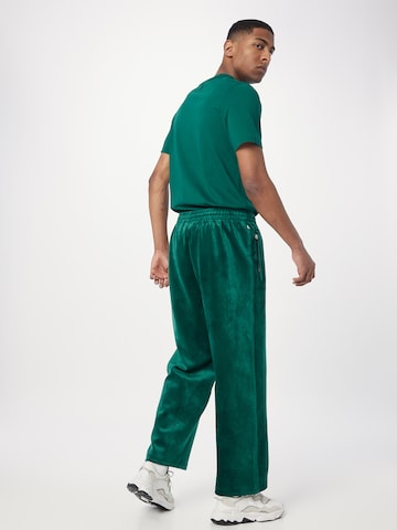 Loosefit Pantalon 'Premium Essentials+' ADIDAS ORIGINALS en vert