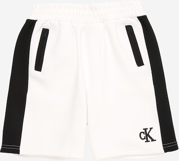 Calvin Klein Jeans - Pantalón en blanco: frente