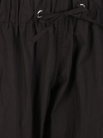 Nasty Gal Petite - Regular Calças cargo em preto