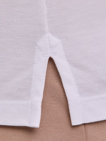 FALKE Shirt 'Essential'‌‌‌‌‌‌‌‌‌‌ in Weiß