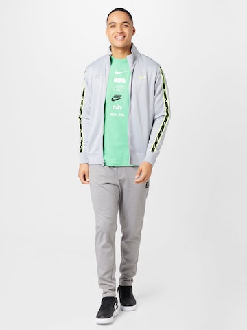 Nike Sportswear - Camisa em verde