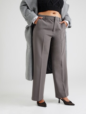 Wide leg Pantaloni cu dungă 'Carberry' de la ONLY Carmakoma pe gri: față