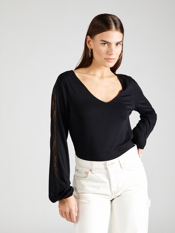 ABOUT YOU Shirt 'Joelina' in Zwart: voorkant