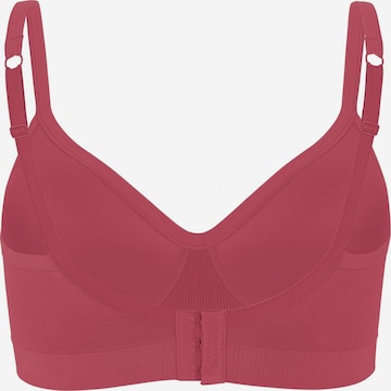 T-shirt Reggiseno 'Muse' di Bravado Designs in rosa