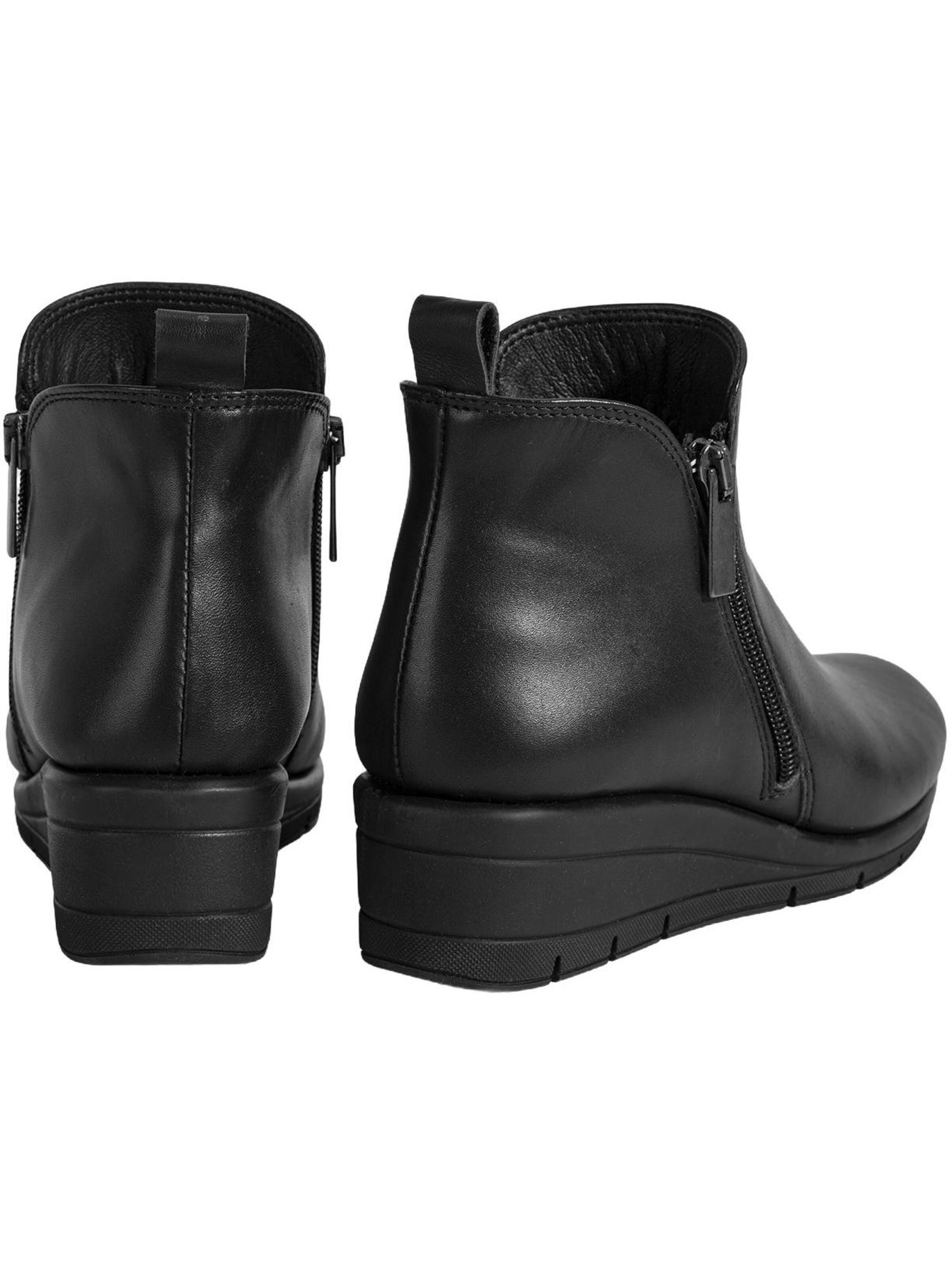 Desa Boots in Black