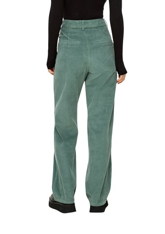 Regular Pantalon à pince QS en vert